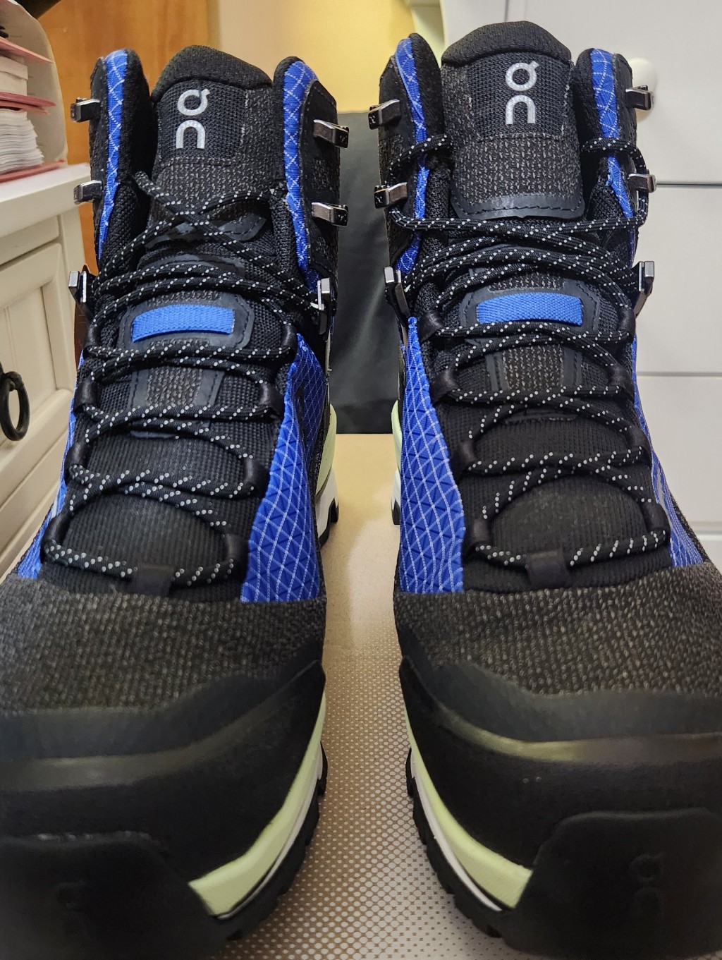 On Cloud Men’s Athletic Trail Shoes Black & Blue